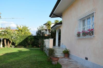 villa indipendente in affitto a Forte dei Marmi