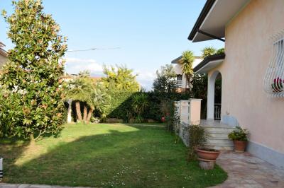 villa indipendente in affitto a Forte dei Marmi