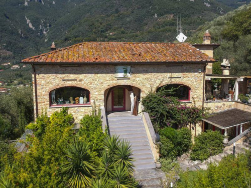 casale in vendita a Camaiore