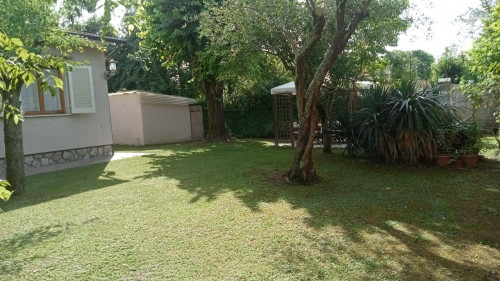 villa indipendente in affitto stagionale a Forte dei Marmi