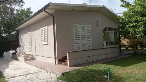 villa indipendente in affitto stagionale a Forte dei Marmi