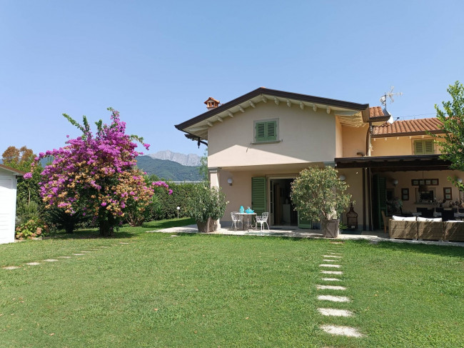 Villa single for sale in Forte dei Marmi