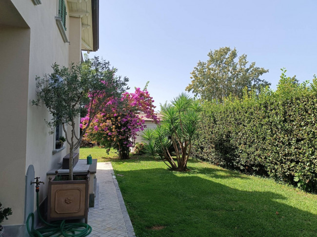 Villa single for sale in Forte dei Marmi