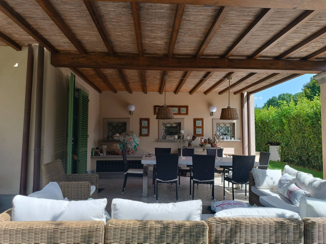 Villa single for sale in Forte dei Marmi