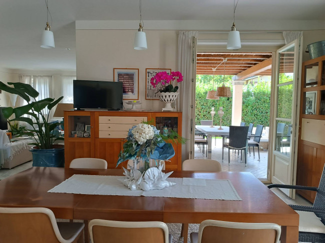Villa single for sale in Forte dei Marmi