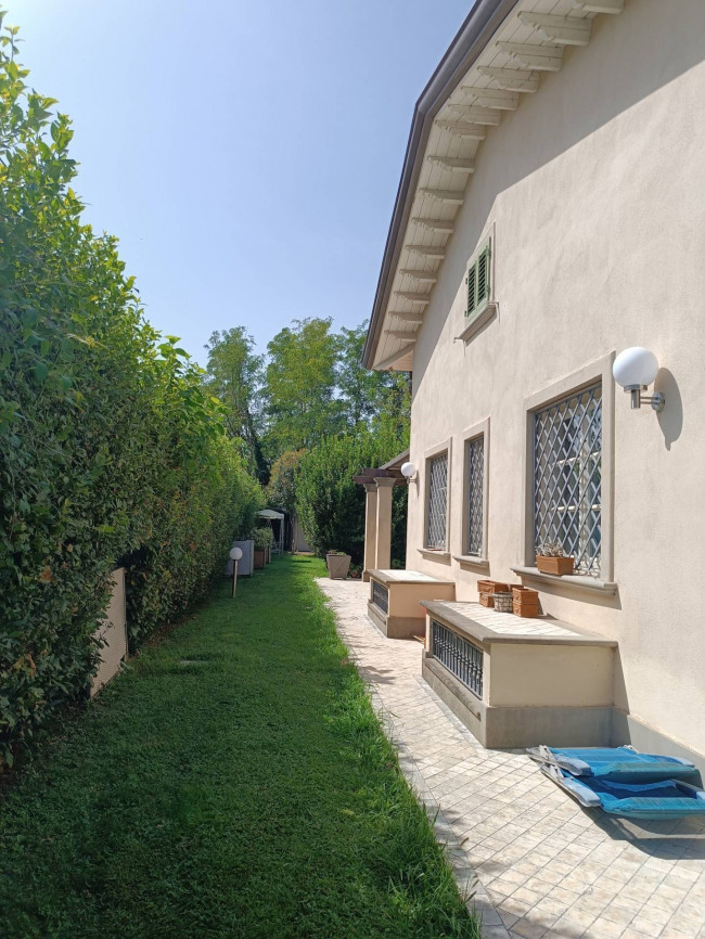 Villa single for sale in Forte dei Marmi