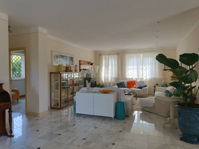 Villa single for sale in Forte dei Marmi