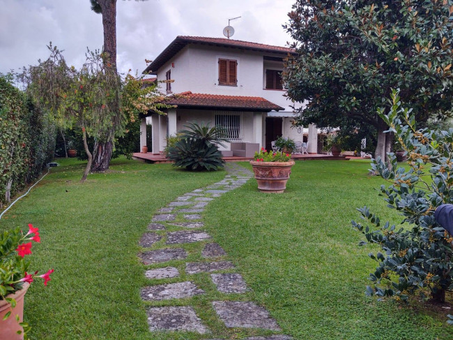 Villa in vendita a Forte Dei Marmi (LU)