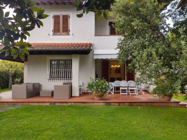 Villa in vendita a Forte Dei Marmi (LU)