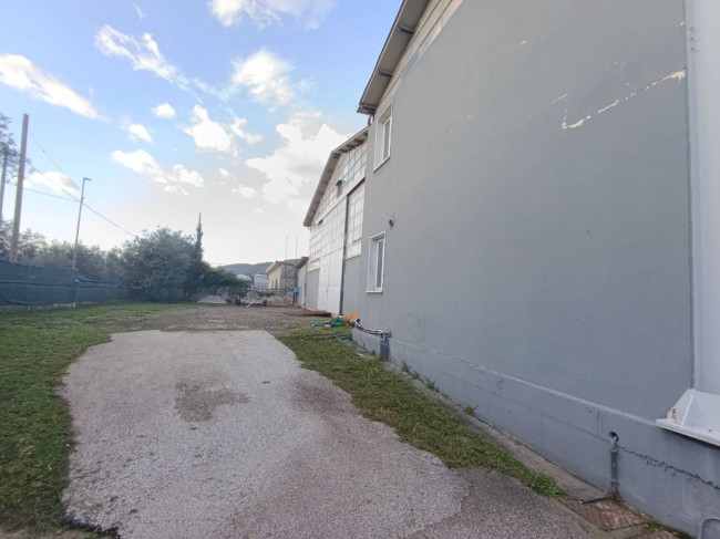 Capannone in vendita a Seravezza
