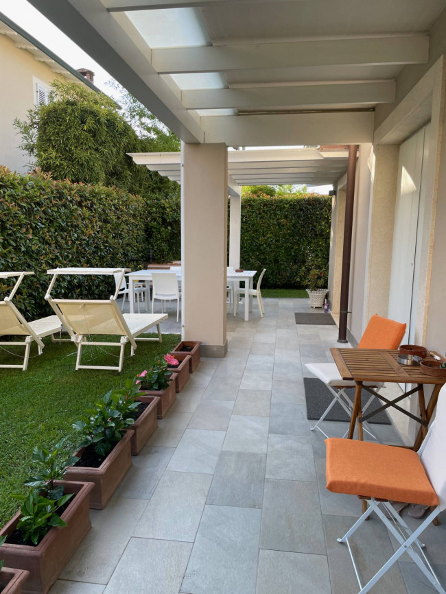 villa indipendente in vendita a Montignoso