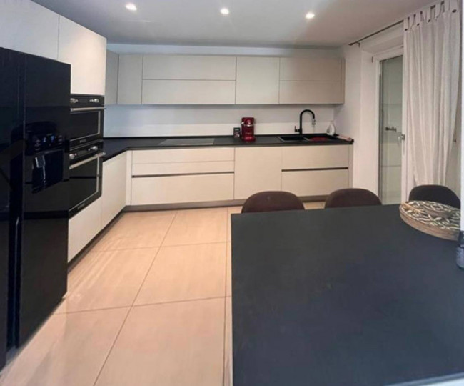 villa indipendente in vendita a Montignoso