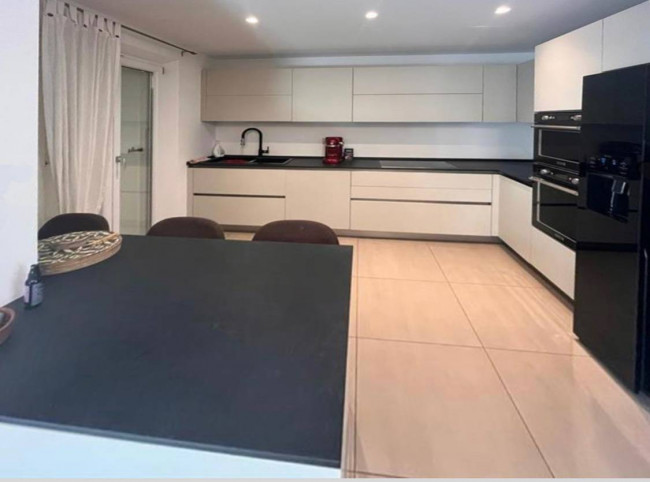 villa indipendente in vendita a Montignoso