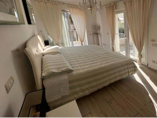 villa indipendente in vendita a Montignoso