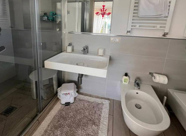 villa indipendente in vendita a Montignoso