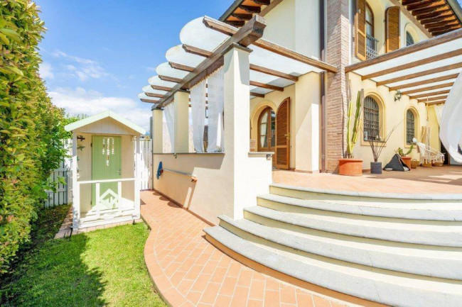 villa indipendente in affitto a Seravezza