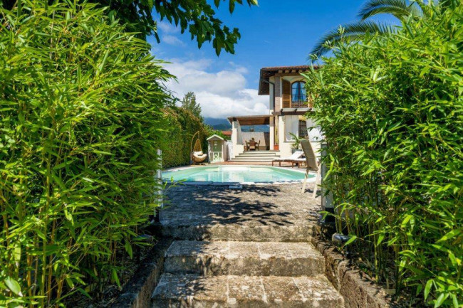 villa indipendente in affitto a Seravezza