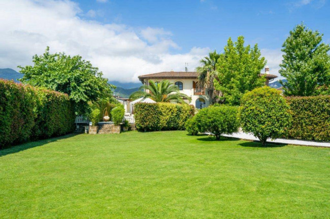 villa indipendente in affitto a Seravezza