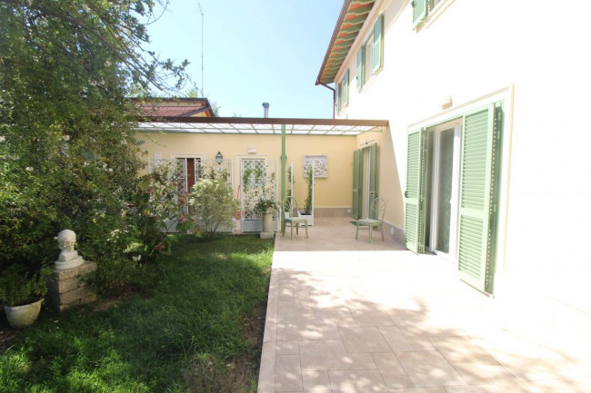 villa indipendente in affitto stagionale a Forte dei Marmi