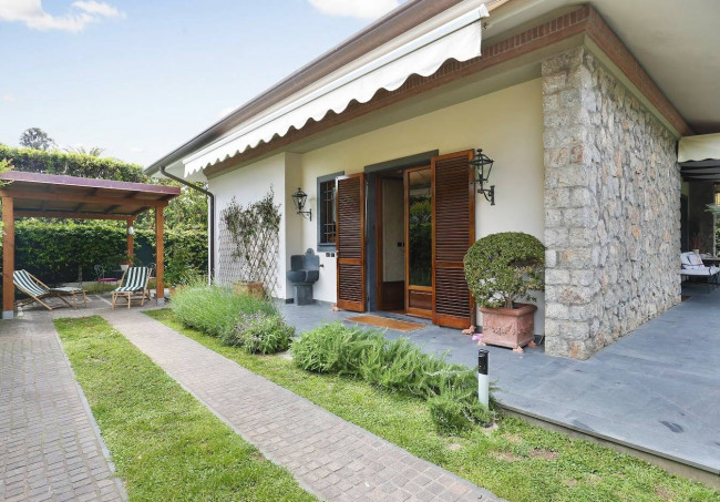 villa indipendente in affitto a Forte dei Marmi