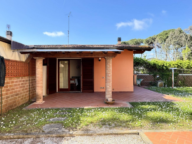 villa for sale in Pietrasanta