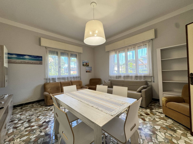 villa for sale in Pietrasanta