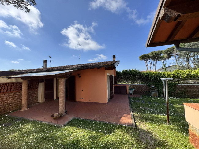 villa for sale in Pietrasanta