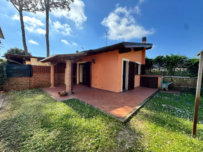villa for sale in Pietrasanta