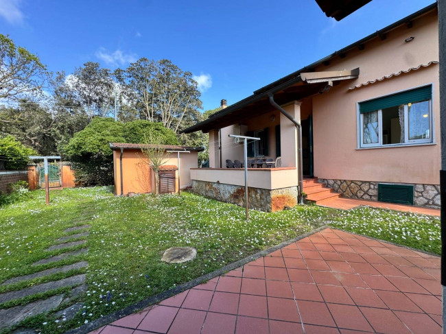 villa for sale in Pietrasanta