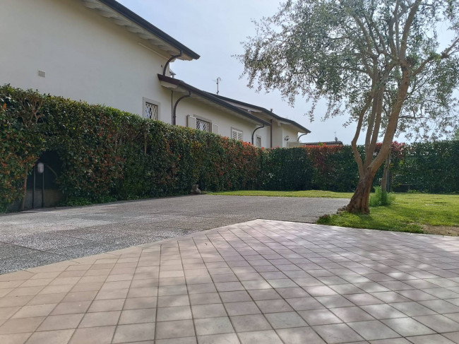 family house for sale in Pietrasanta
