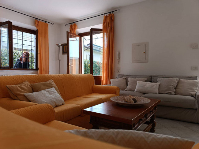 family house for sale in Pietrasanta