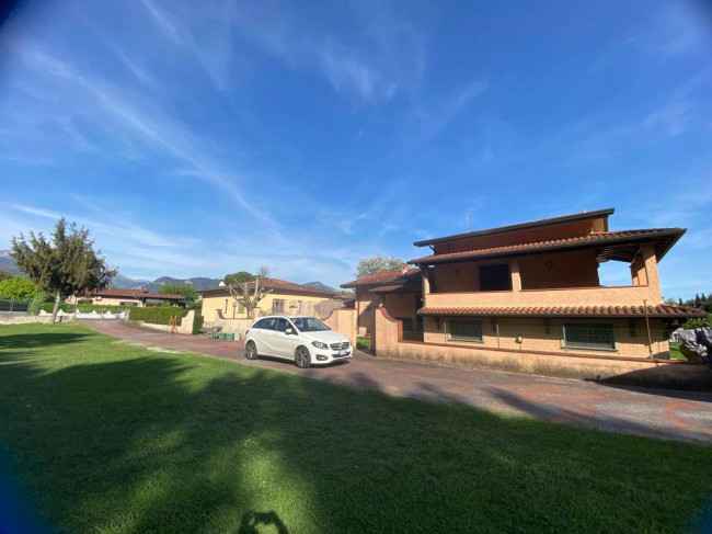 villa indipendente in affitto stagionale a Forte dei Marmi