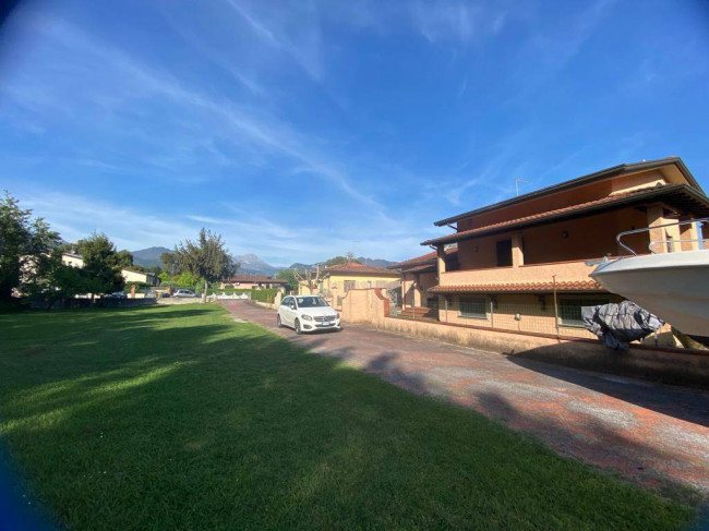 villa indipendente in affitto stagionale a Forte dei Marmi