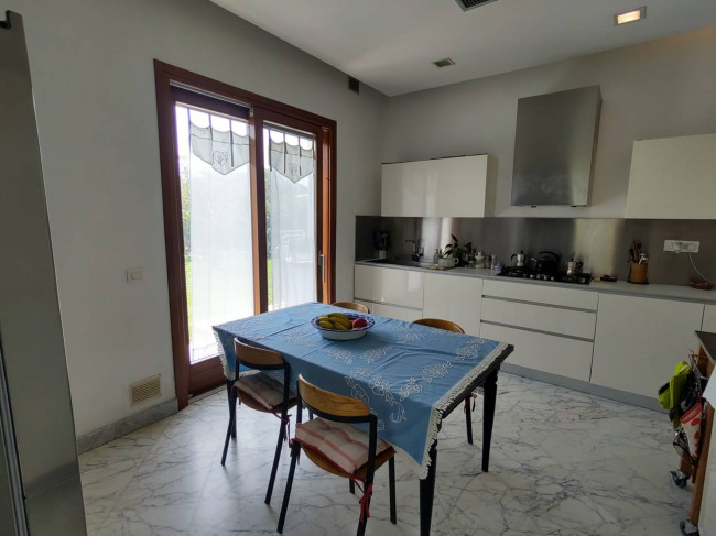 villa indipendente in vendita a Montignoso