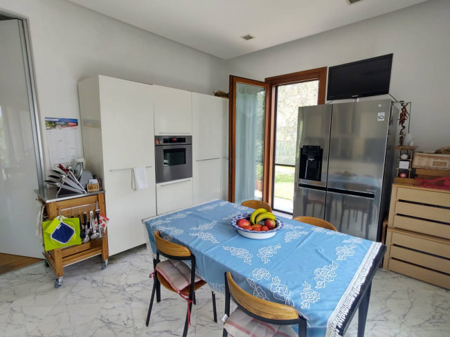 villa indipendente in vendita a Montignoso