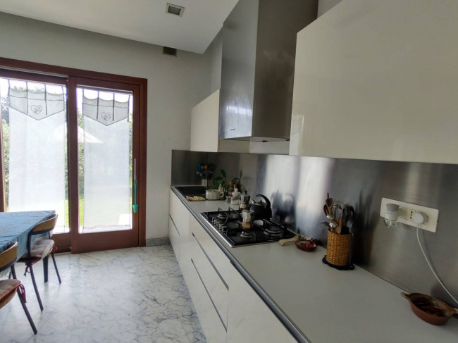 villa indipendente in vendita a Montignoso