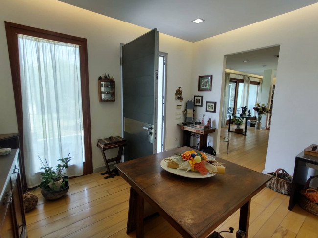 villa indipendente in vendita a Montignoso