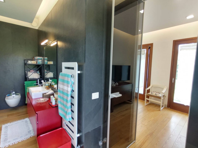 villa indipendente in vendita a Montignoso