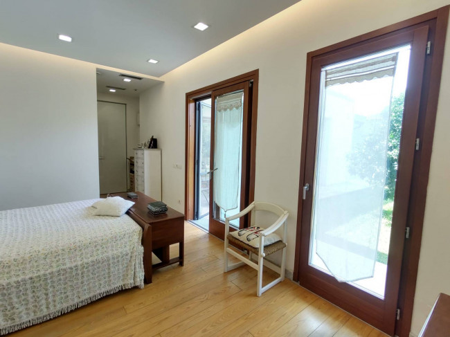 villa indipendente in vendita a Montignoso