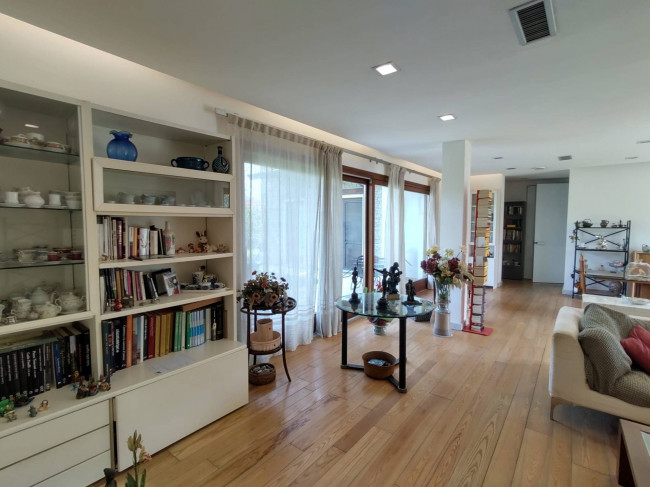 villa indipendente in vendita a Montignoso