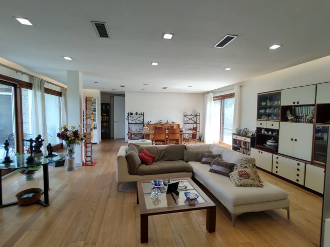 villa indipendente in vendita a Montignoso