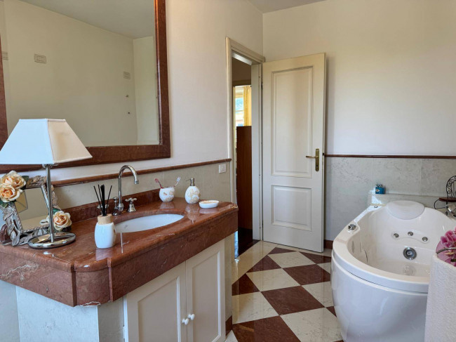 casa indipendente in vendita a Seravezza