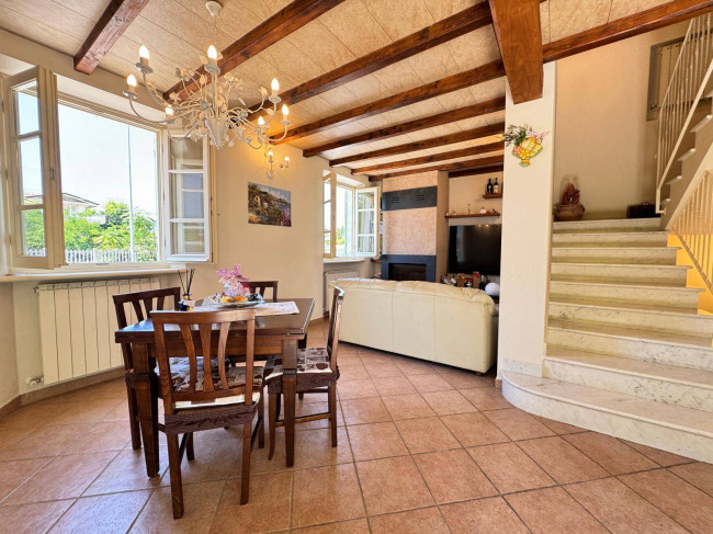 casa indipendente in vendita a Seravezza