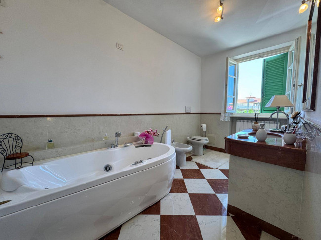 casa indipendente in vendita a Seravezza