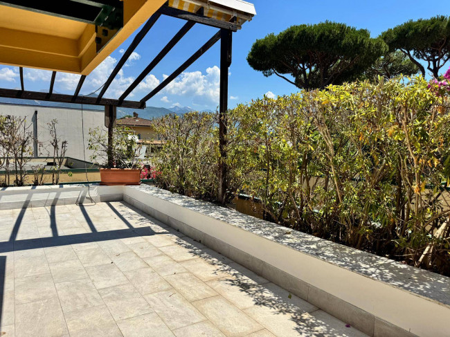 Villa quadrifamiliare in vendita a Montignoso