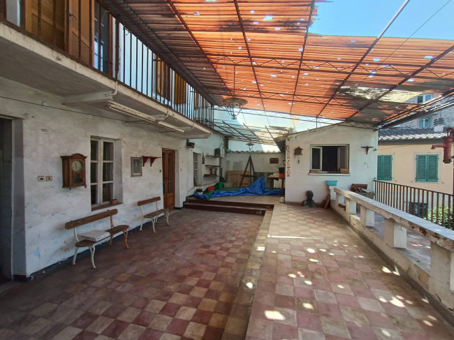 PALAZZINA in vendita a Camaiore