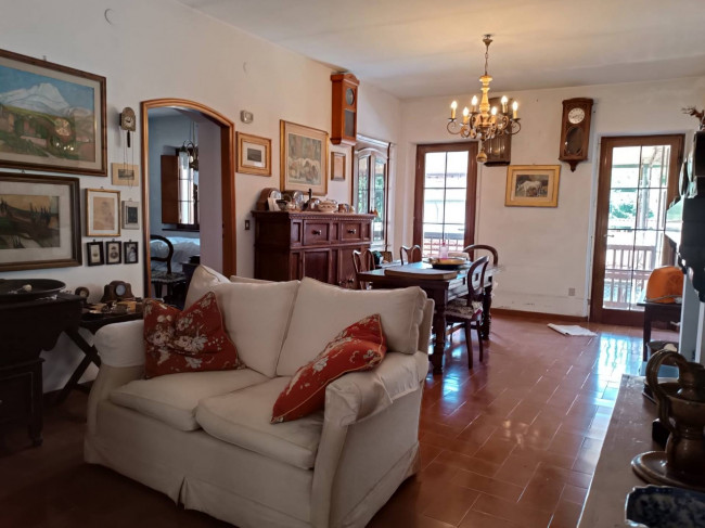 PALAZZINA in vendita a Camaiore