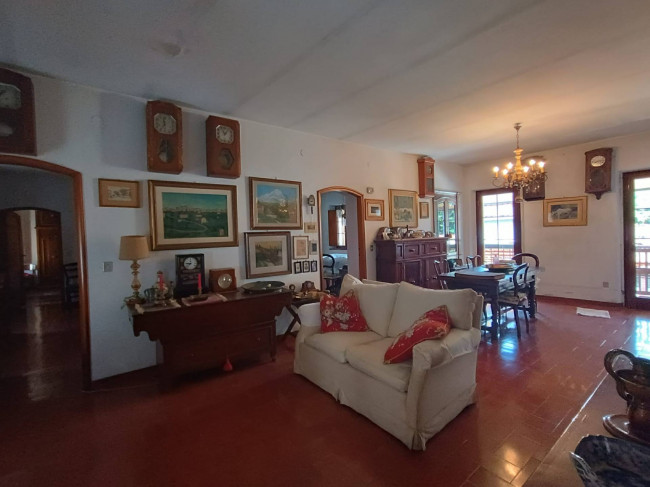 PALAZZINA in vendita a Camaiore