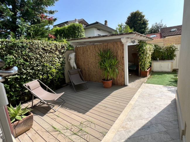 Villa single for rent in Forte dei Marmi