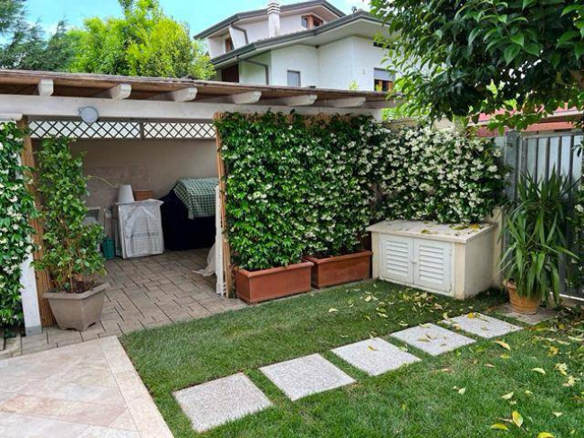 Villa single for rent in Forte dei Marmi